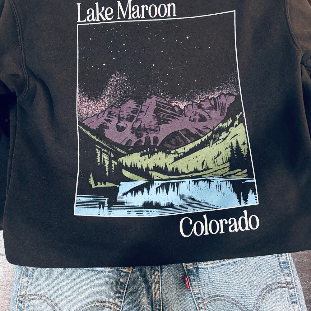 Lake Maroon Colorado Graphic Women’s Sweatshirt - size small